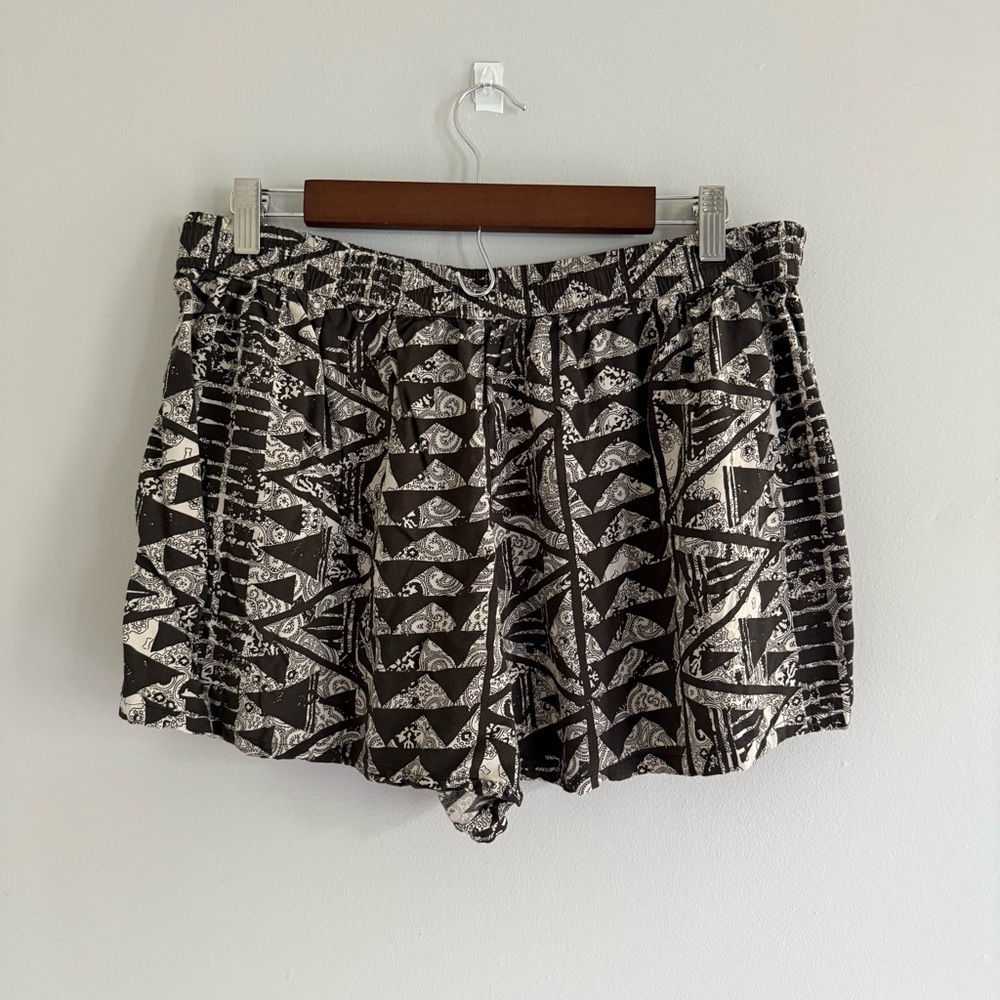 Mossimo Supply Co High Waist Black and White Shorts - Picture 2 of 5